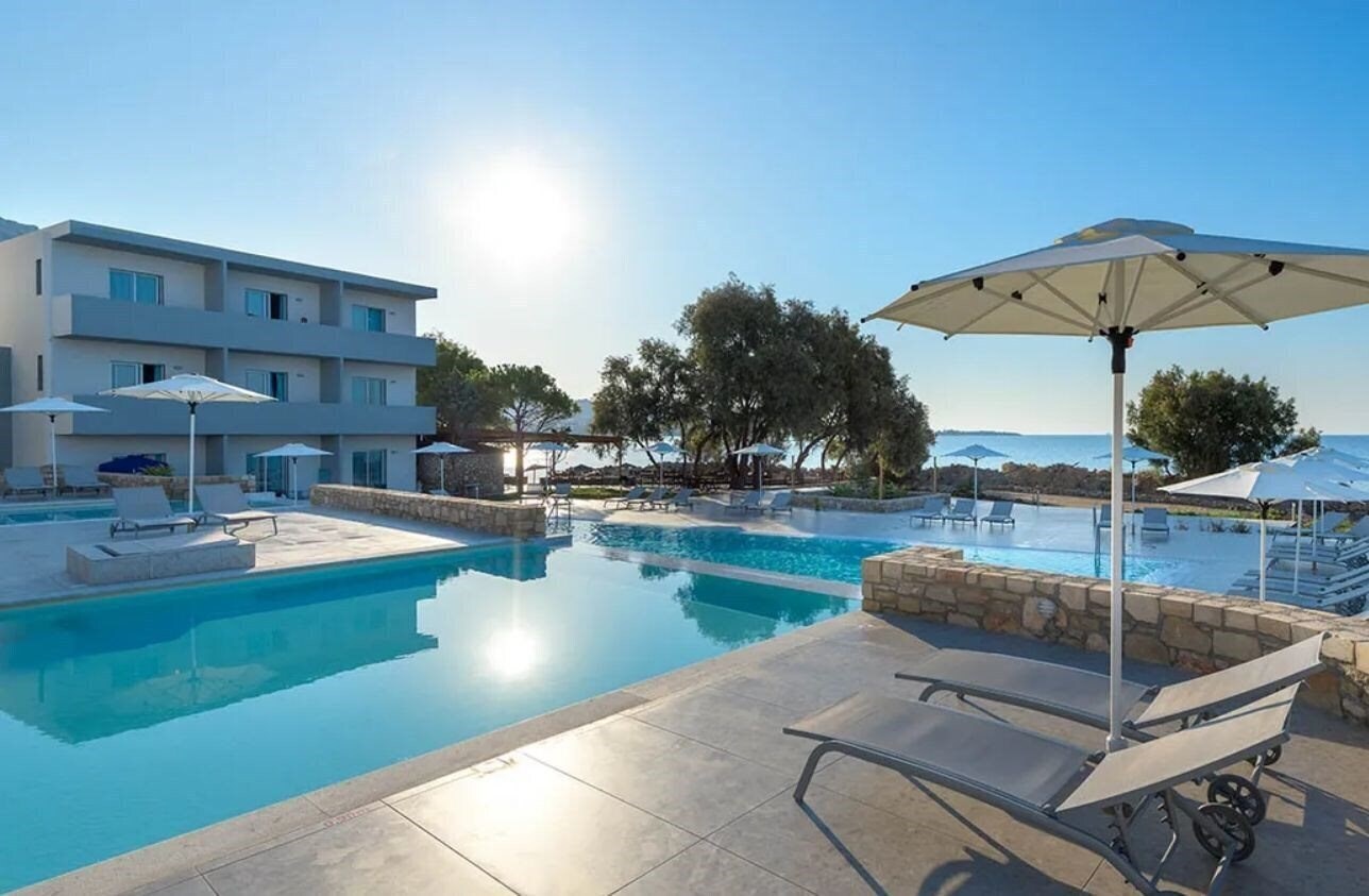 Готель Serene Bay 4*